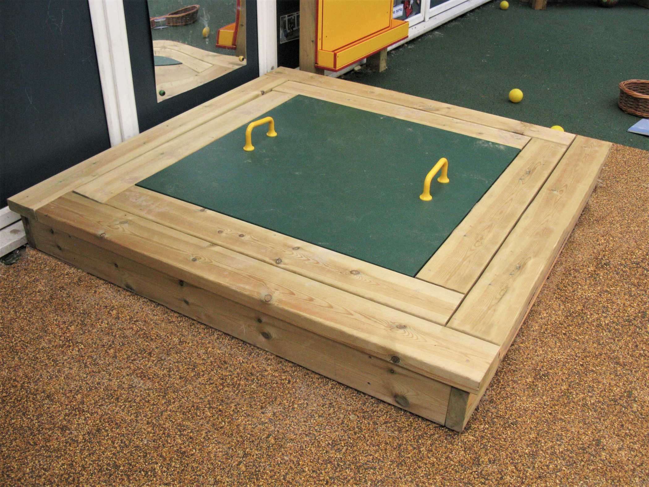 Sandbox (with seating)